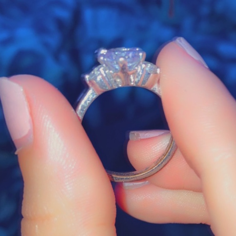 Beautiful Diamond ring - Picture 4 of 4